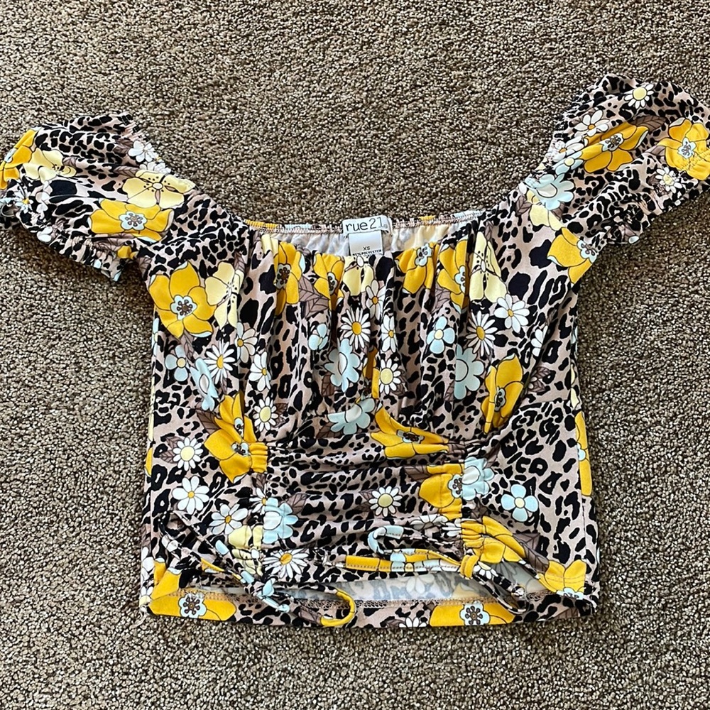 Rue21 crop top, scrunches on bottom. Worn one time, juniors size x small.